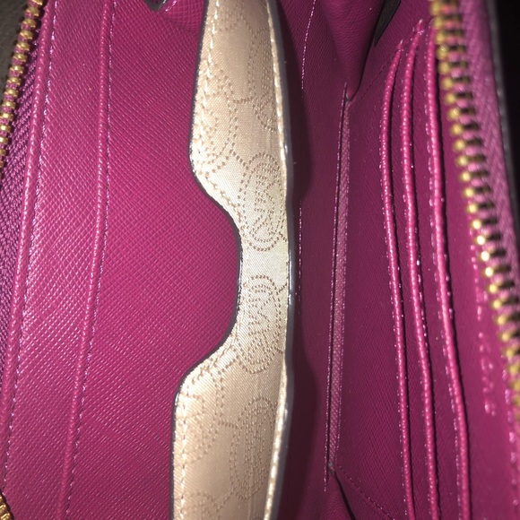 Michael Kors leather wristlet - Picture 5 of 6